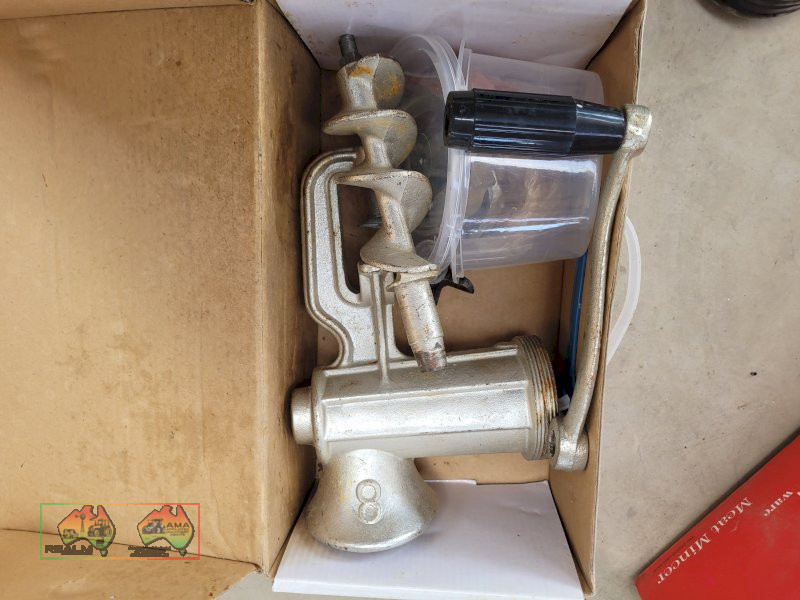 New Meat Mincer (Kyabram Vic.) - photo 2