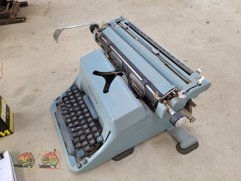 Antique Typewriter (Kyabram Vic.) - photo 3