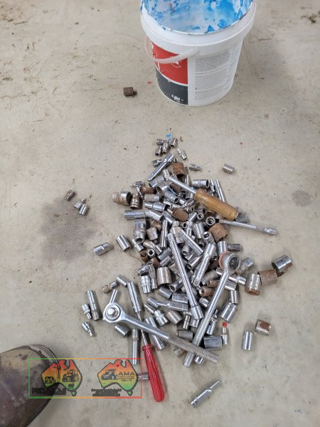Bucket of Assorted Sockets 1/4 & 3/8 Drive  (Kyabram Vic.) - photo 3