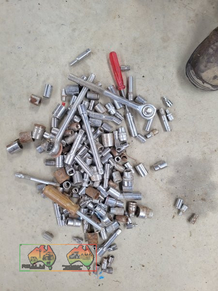 Bucket of Assorted Sockets 1/4 & 3/8 Drive  (Kyabram Vic.) - photo 2