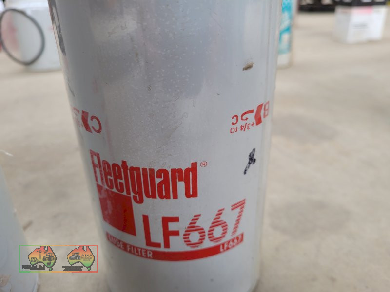 2x FleetGuard Oil Filter LF667 - photo 2