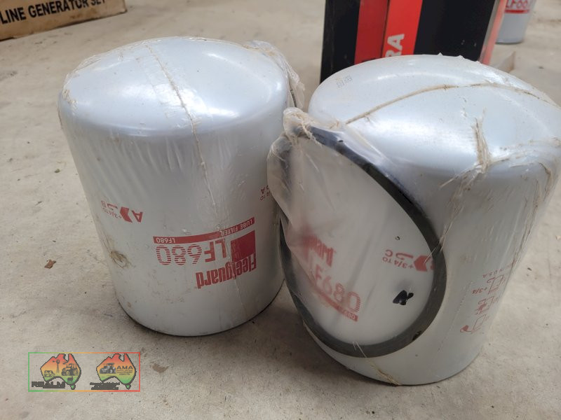 2x Fleetguard Oil Filter - LF680 - photo 2