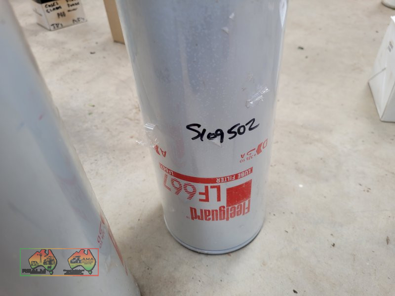 2x FleetGuard Oil Filter LF667 - photo 2