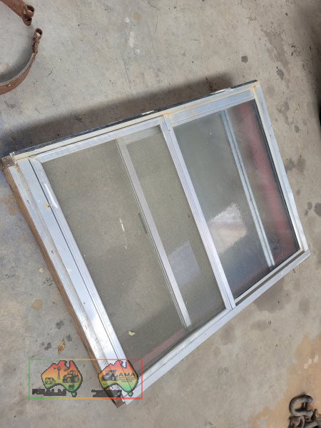 Bathroom Window Set with Flyscreen 772 x 968mm - photo 3