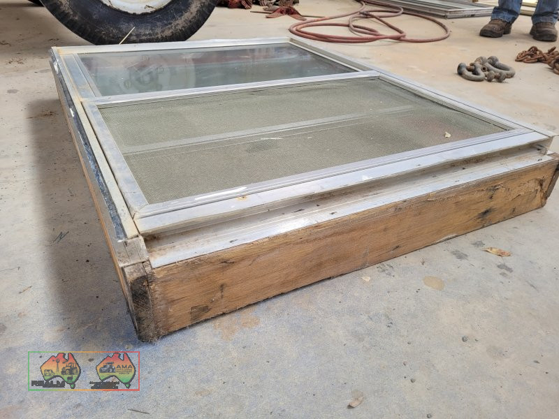 Bathroom Window Set with Flyscreen 772 x 968mm - photo 2