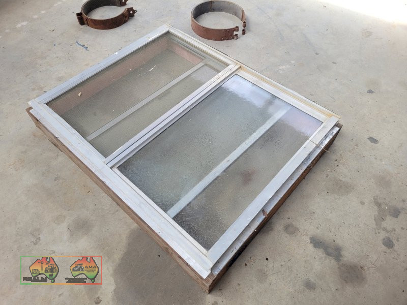 Bathroom Window Set with Flyscreen 772 x 968mm - photo 4