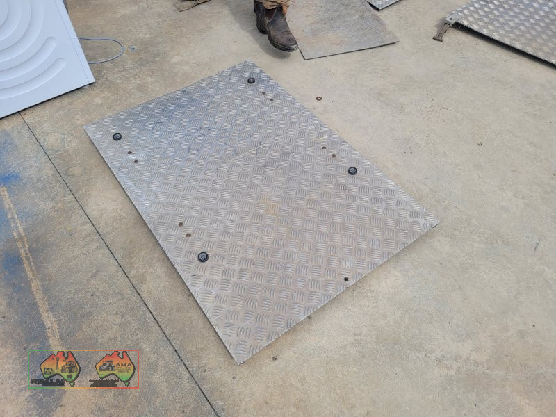 Alloy Checker Plate Chassis Cover (C) - photo 2