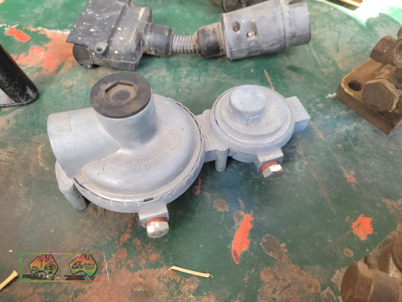 New Twin Gas Regulator (Kyabram Vic.) - photo 2