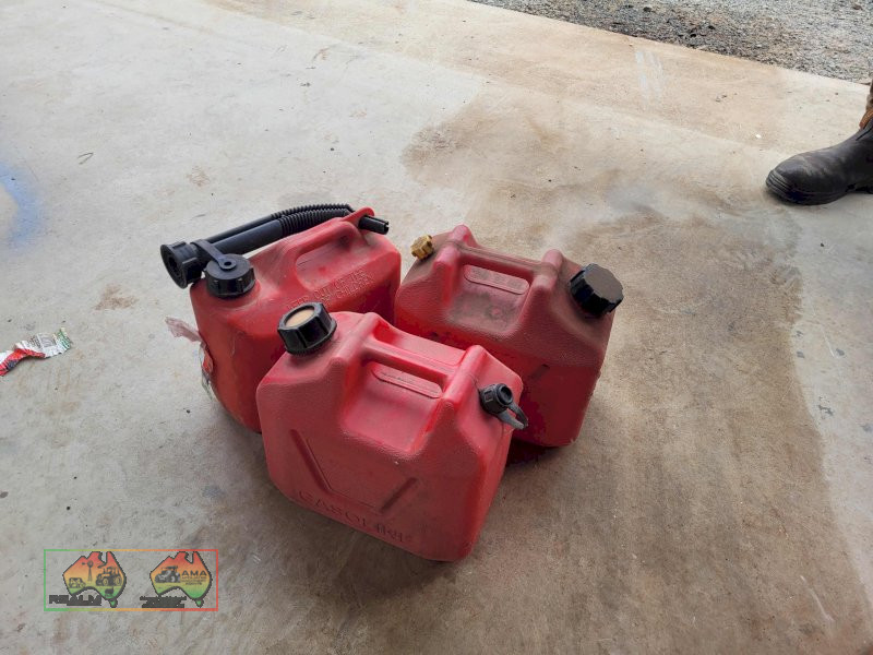3x 5Ltr Plastic Jerry Cans (Kyabram Vic.) - photo 2