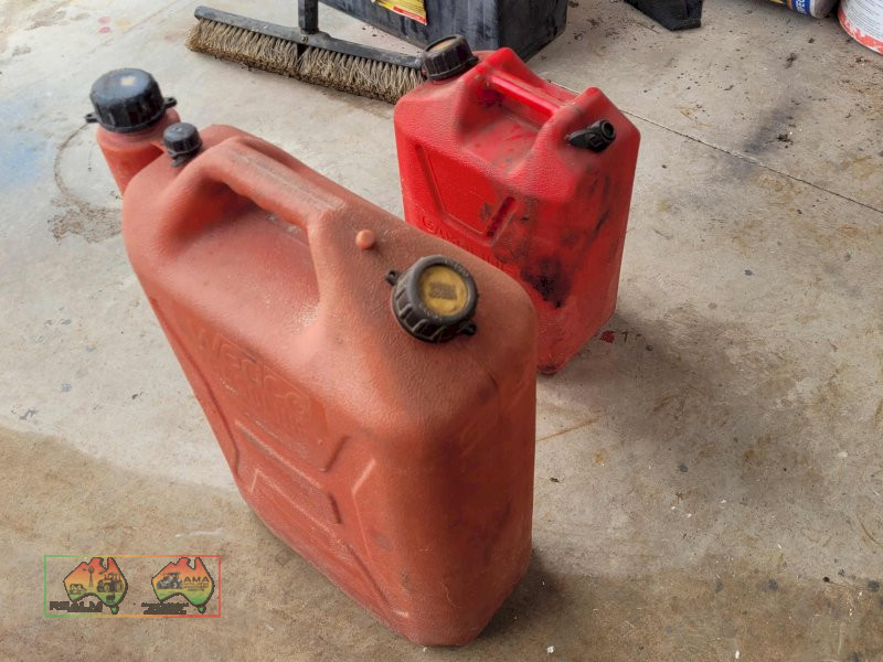 2x Plastic Jerry Cans, 10L & 20L (Kyabram Vic.)