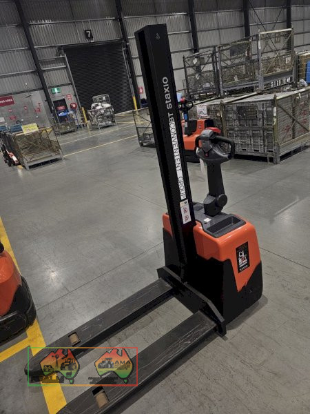 Fork Lift - Pallet Stacker - 2023 Toyota HWE100 Walkie Stacker - photo 2