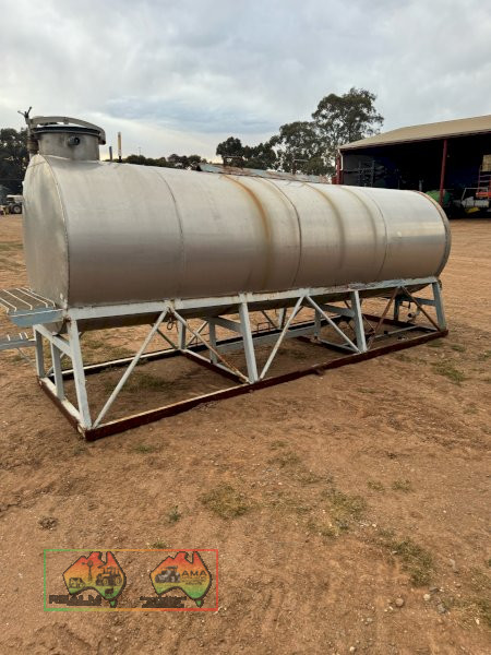 6080 Litre stainless steel tank mounted to frame - photo 4