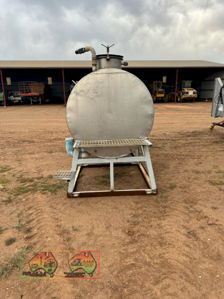 6080 Litre stainless steel tank mounted to frame - photo 2