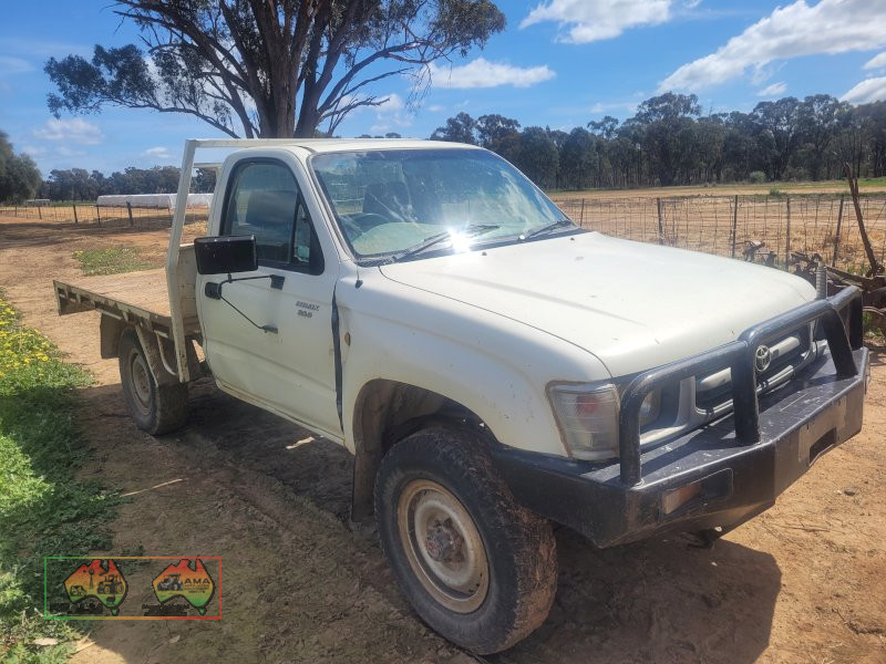 1999 Toyota 4x4 Hilux - photo 2
