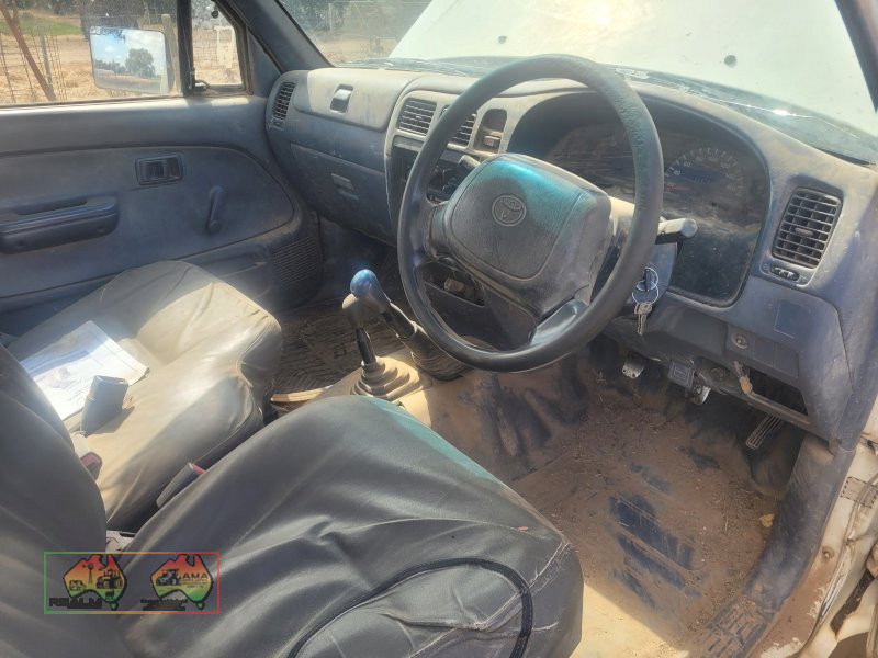 1999 Toyota 4x4 Hilux - photo 7