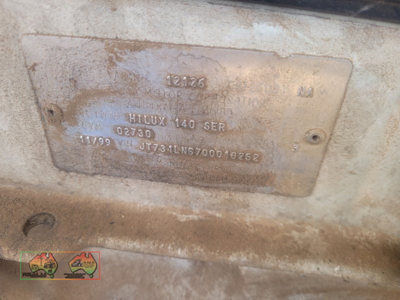 1999 Toyota 4x4 Hilux - photo 11