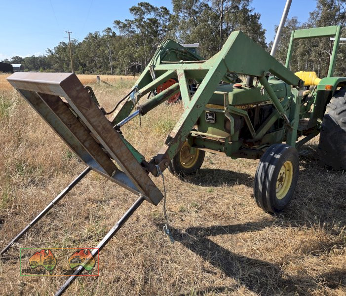 John Deere 1750 FEL Tractor - photo 4