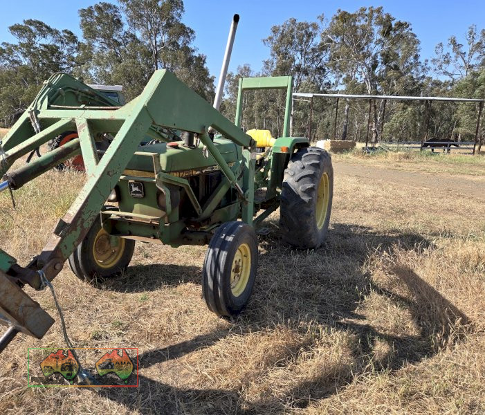 John Deere 1750 FEL Tractor - photo 2