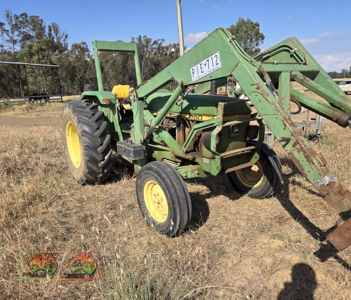 John Deere 1750 FEL Tractor