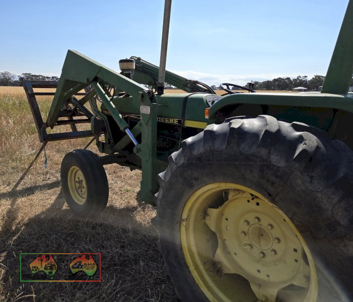 John Deere 1750 FEL Tractor - photo 5