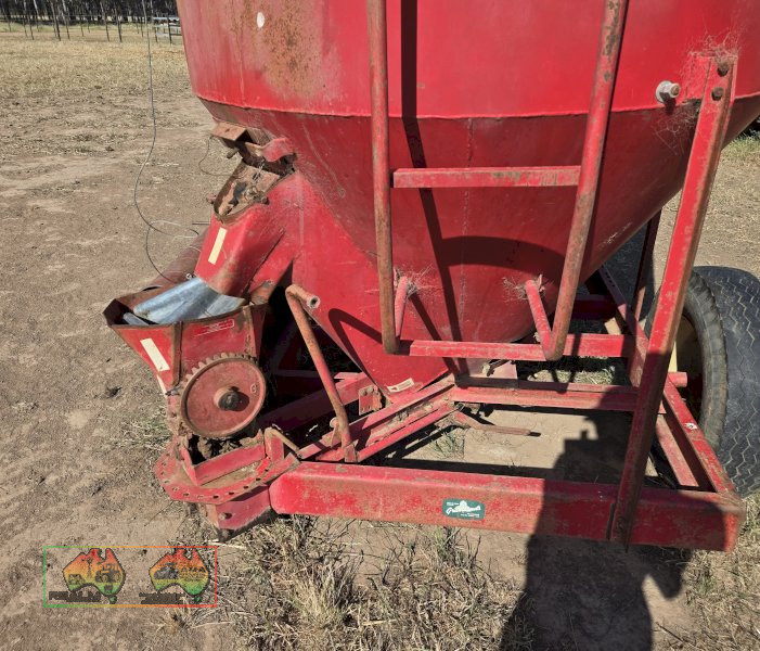 Grasslands GEHL 50 Rollermill Mixer Wagon - photo 5