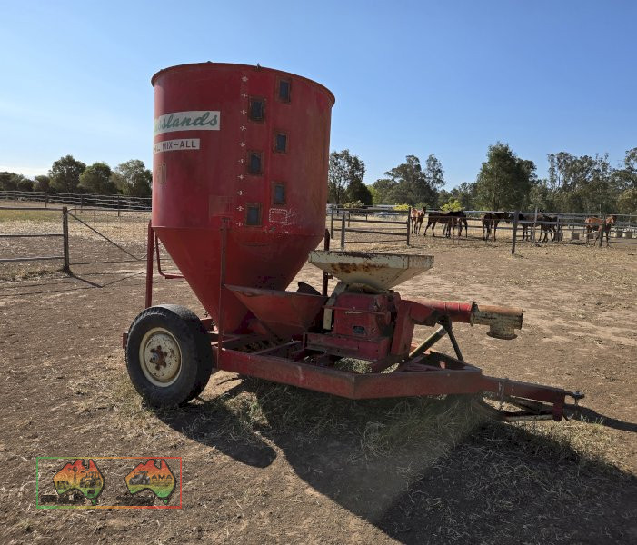 Grasslands GEHL 50 Rollermill Mixer Wagon - photo 3