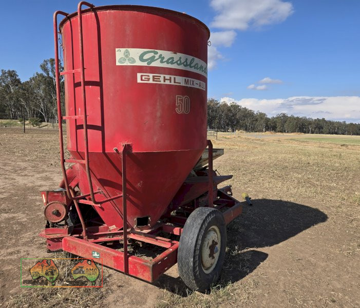 Grasslands GEHL 50 Rollermill Mixer Wagon