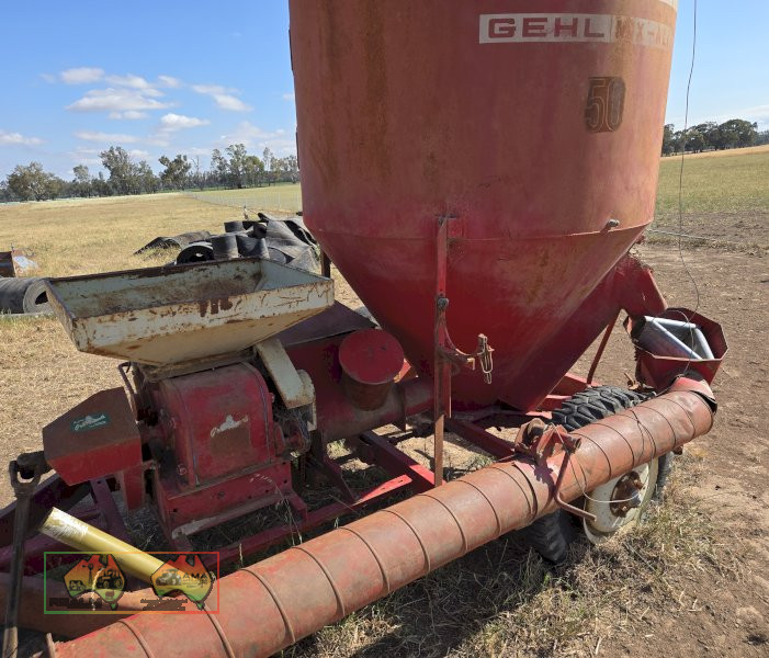 Grasslands GEHL 50 Rollermill Mixer Wagon - photo 4