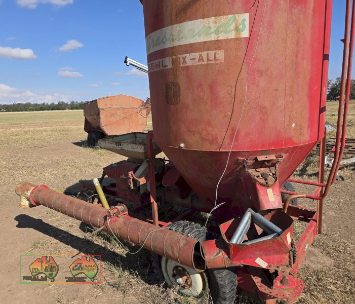 Grasslands GEHL 50 Rollermill Mixer Wagon - photo 2
