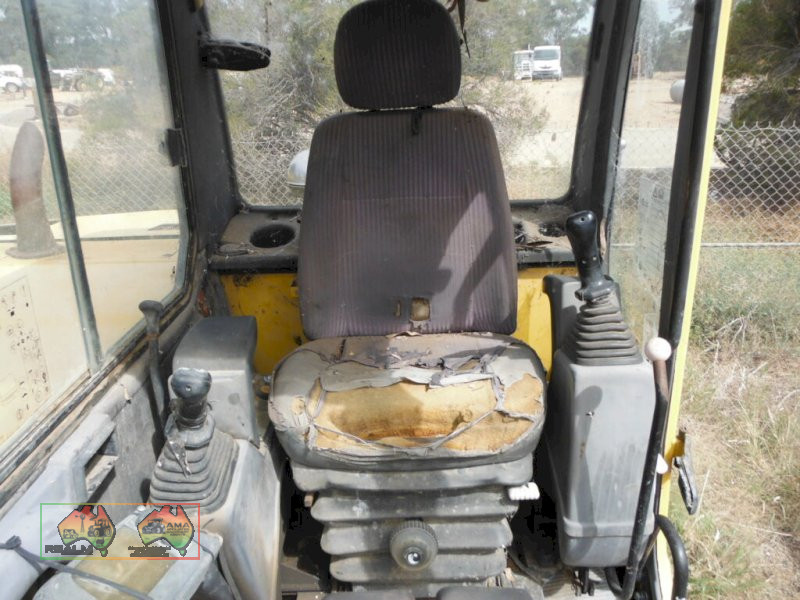Komatsu PC95R Excavator - photo 12