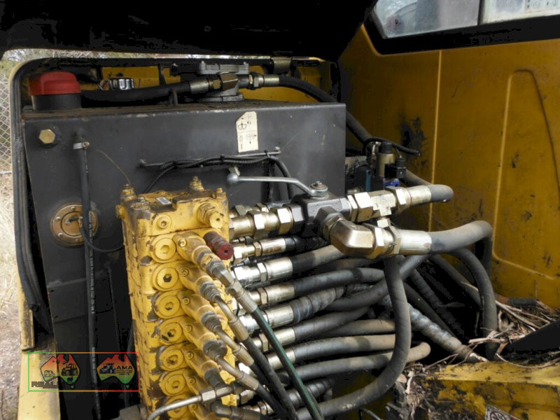 Komatsu PC95R Excavator - photo 14