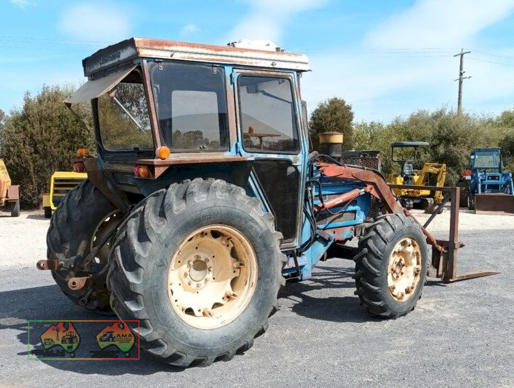 Iseki T7000 4WD Tractor with FEL