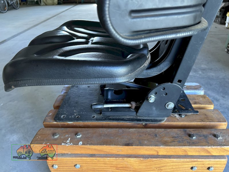 Tractor Seat - photo 2