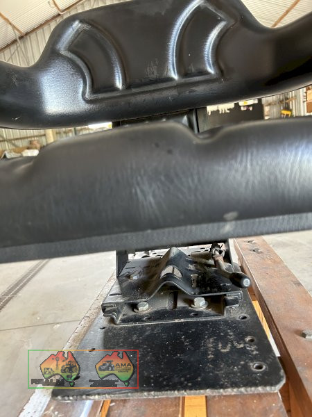 Tractor Seat - photo 3