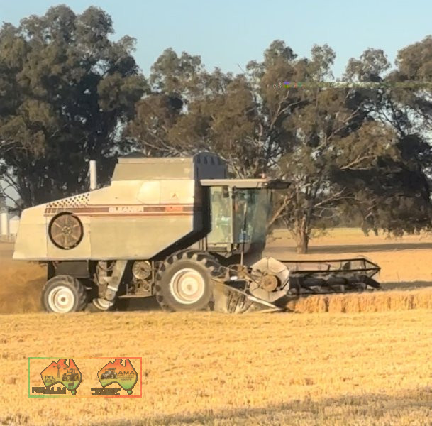 Gleaner R62 Combine Header