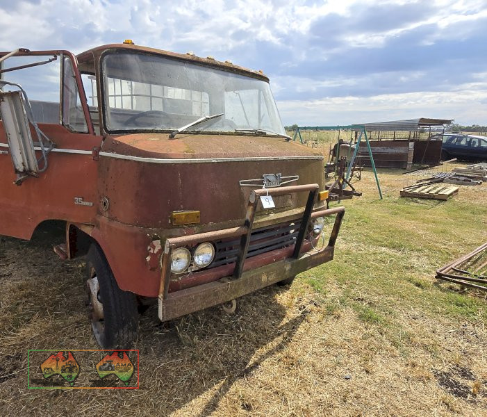 Nissan 3.5 Ton Truck - photo 2