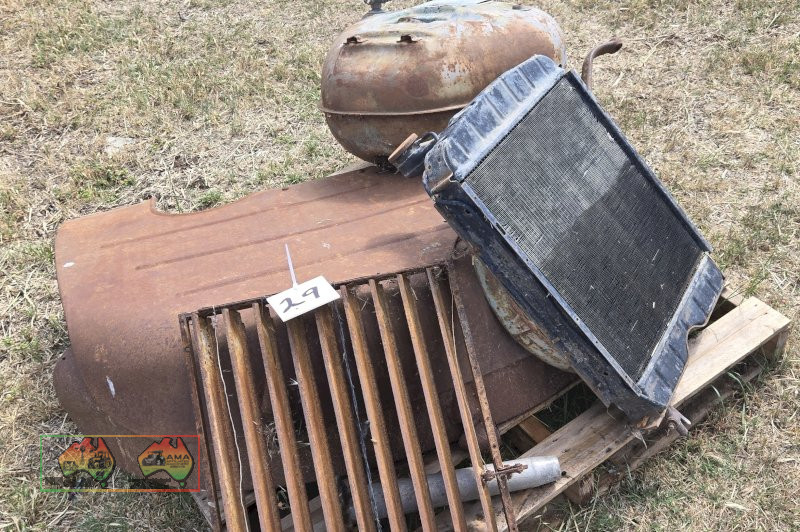 Fordson Major Tractor Petrol/Kero - photo 9