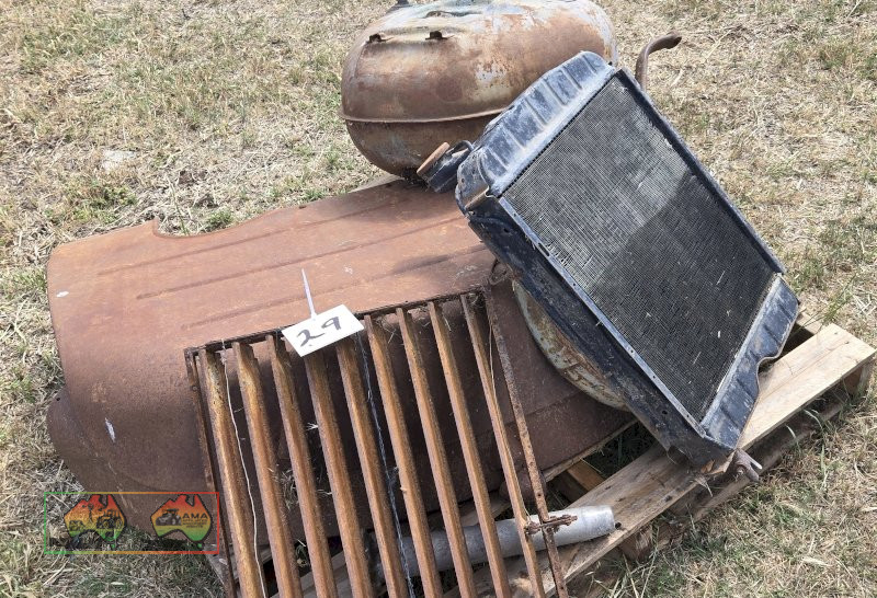 Fordson Major Tractor Petrol/Kero - photo 10