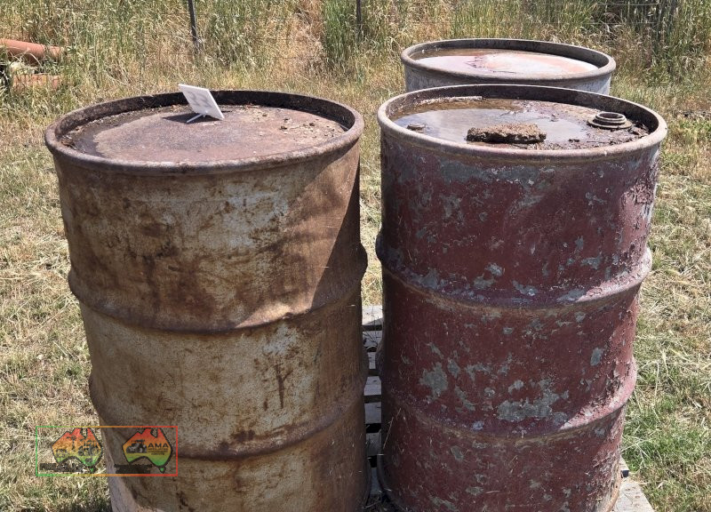 3x H/Duty 44gal drums (2x Galv.) - photo 3