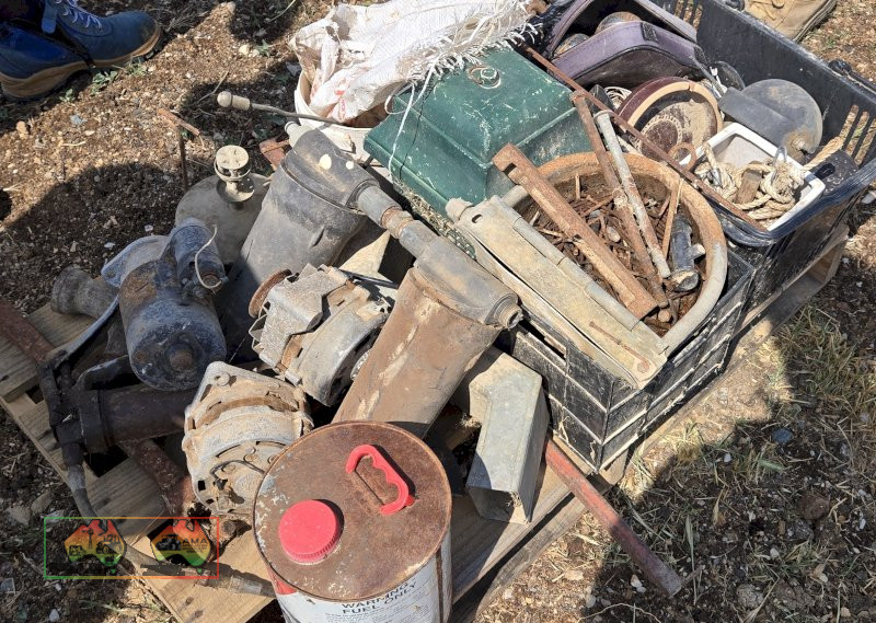 Pallet of Sundries (Holden Starter & Alternator) - photo 2