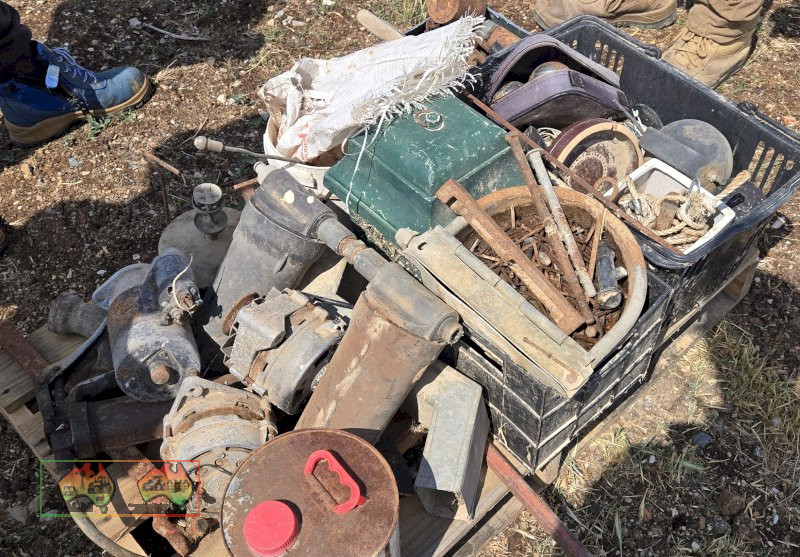 Pallet of Sundries (Holden Starter & Alternator) - photo 3