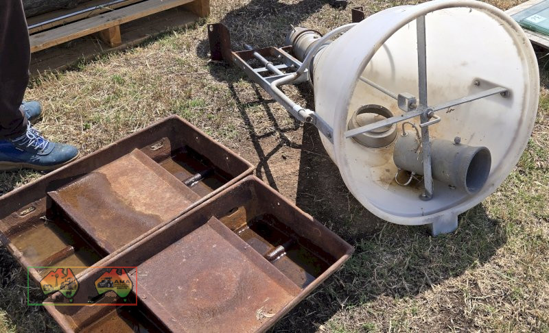 Poly Pig Feeder Hopper & 2x Feed Troughs
