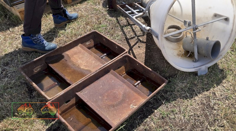 Poly Pig Feeder Hopper & 2x Feed Troughs - photo 2