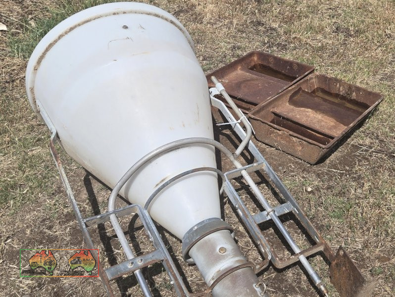 Poly Pig Feeder Hopper & 2x Feed Troughs - photo 3