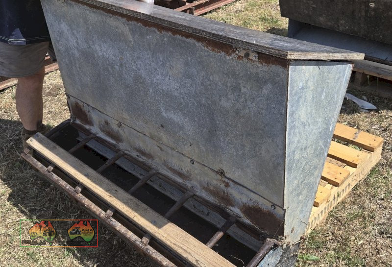 3x Sheep/Calf/Pig Feeders