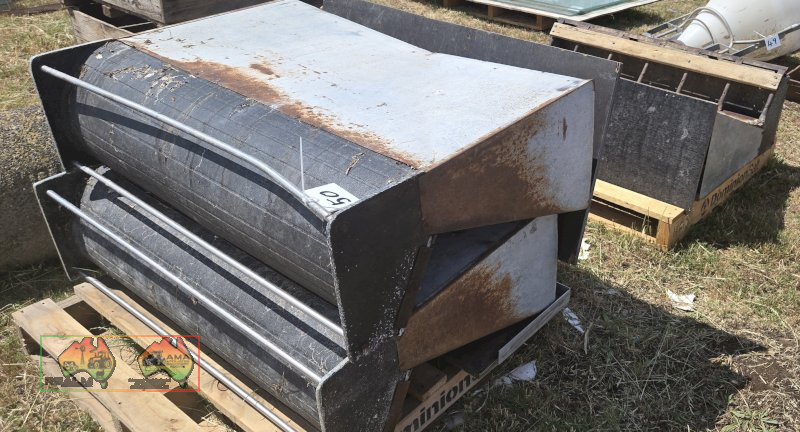 3x Sheep/Calf/Pig Feeders - photo 3