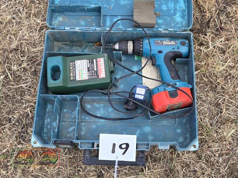 Makita Cordless Drill Set with Charger - photo 3