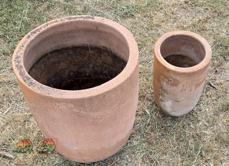 2x Tall Clay Plant Pots - photo 2