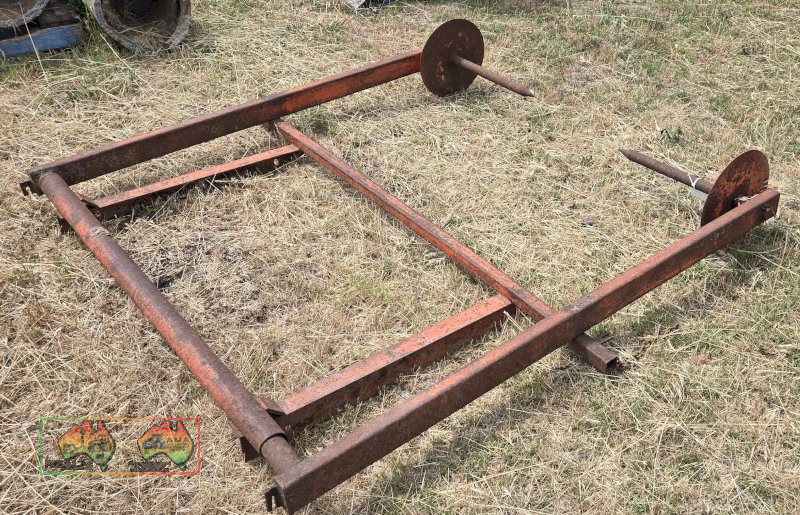 Hay Roll Feedout Spikes