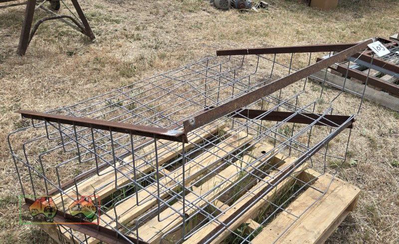 3x Fence Mounted Calf Hay Feeders - photo 2